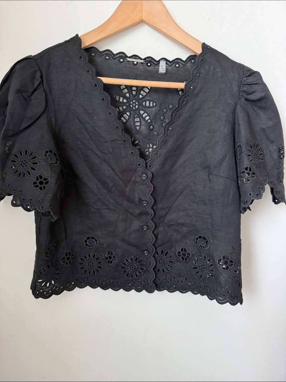 Elie Tahari Linen Blend Black Eyelet Scalloped Button-Front Blouse Size S - Picture 2 of 9